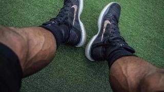 Polpacci e scarpe Nike